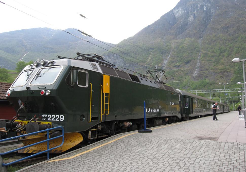 นั่งรถไฟสายโรแมนติก “ฟลัมสบาน่า”